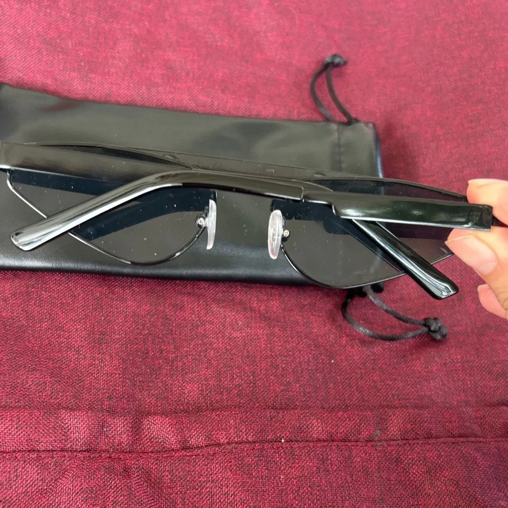 Black Cat-Eye Sunglasses - Picture 4 of 6